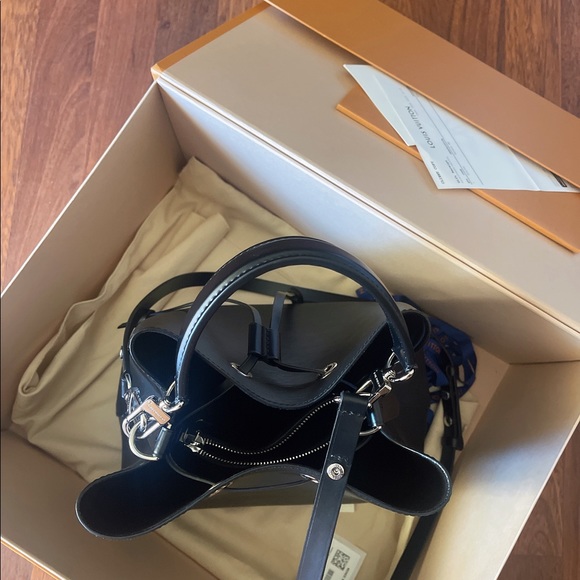 Authentic Louis Vuitton NÉONOÉ MM Epi - Picture 5 of 12